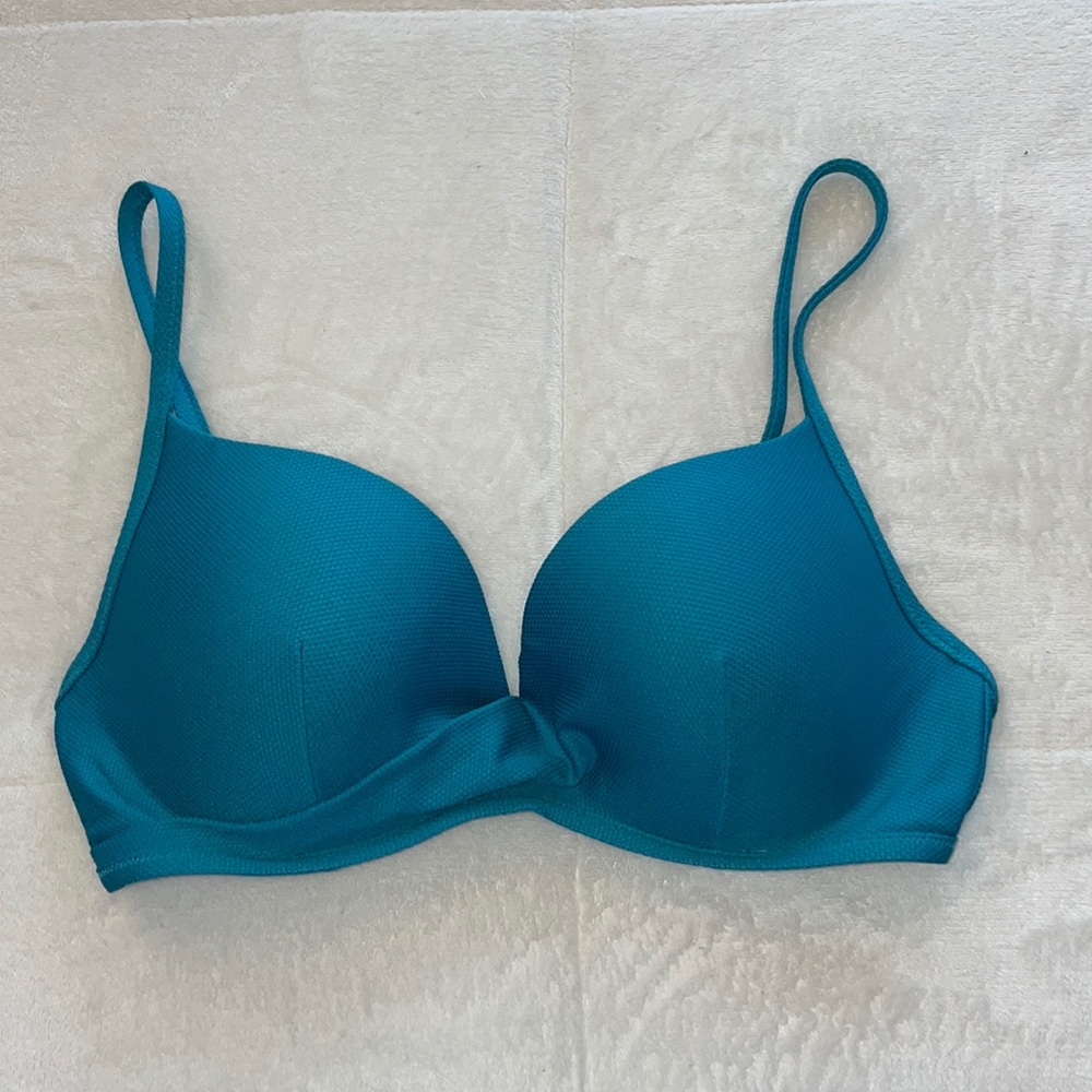 Push-up swimsuit top